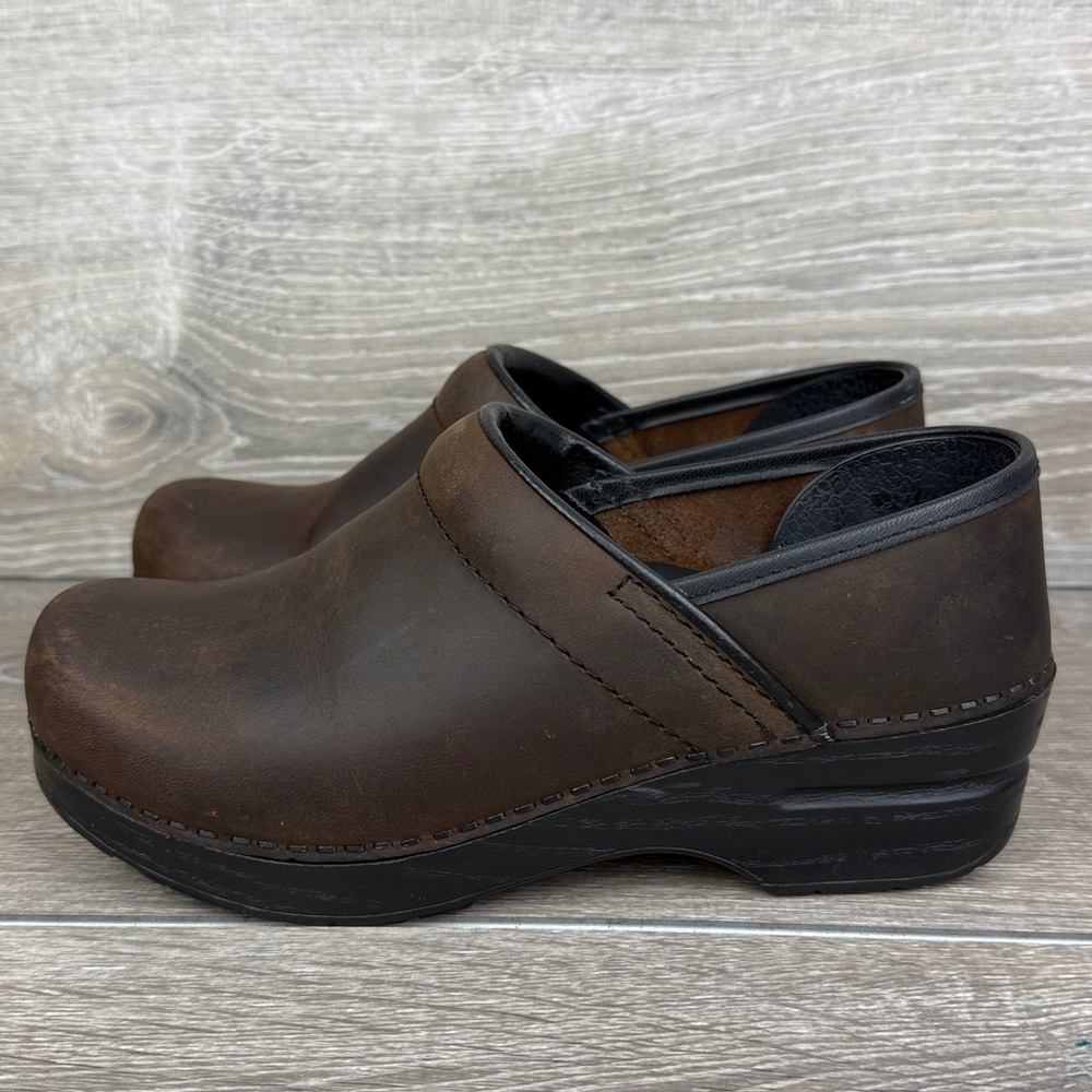 Dansko Professional Oiled Brown Leather Clogs Size 37 (6.5-7) - Picture 3 of 11